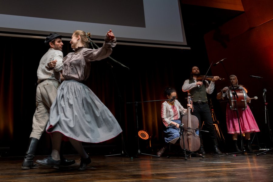 Występ artystyczny w Europejskim Centrum Solidarności w Gdańsku (fot. Jacek Klejment)