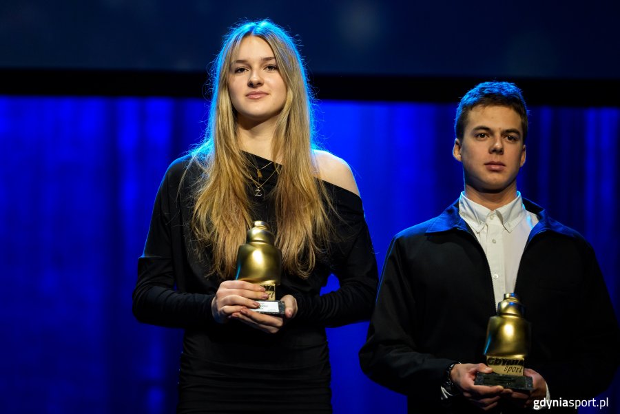 XXVII Gala Gdyńskiego Sportu w Teatrze Muzycznym w Gdyni. Odbierający nagrody dla nadziei gdyńskiego sportu (fot. Gdyńskie Centrum Sportu)