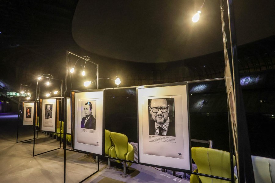 Wystawa fotografii. Na pierwszym zdj. prezydent Gdańska Paweł Adamowicz, fot. Karolina Misztal-Świderska