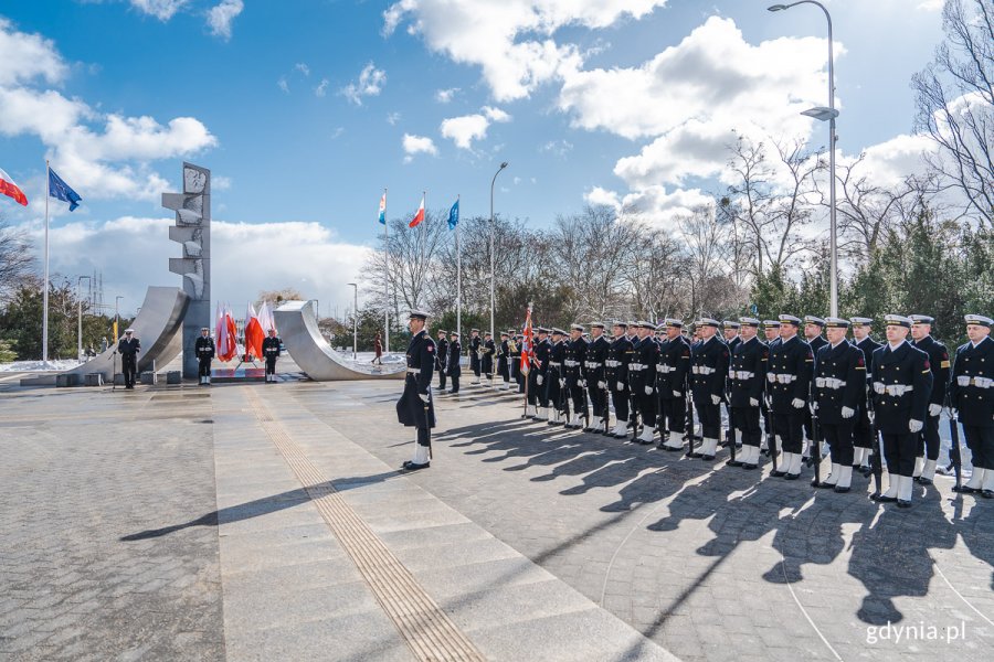 Uroczystości przy Pomniku Polski Morskiej w Gdyni z okazji 24. rocznicy przystąpienia Polski do NATO, fot. M. Dietrich