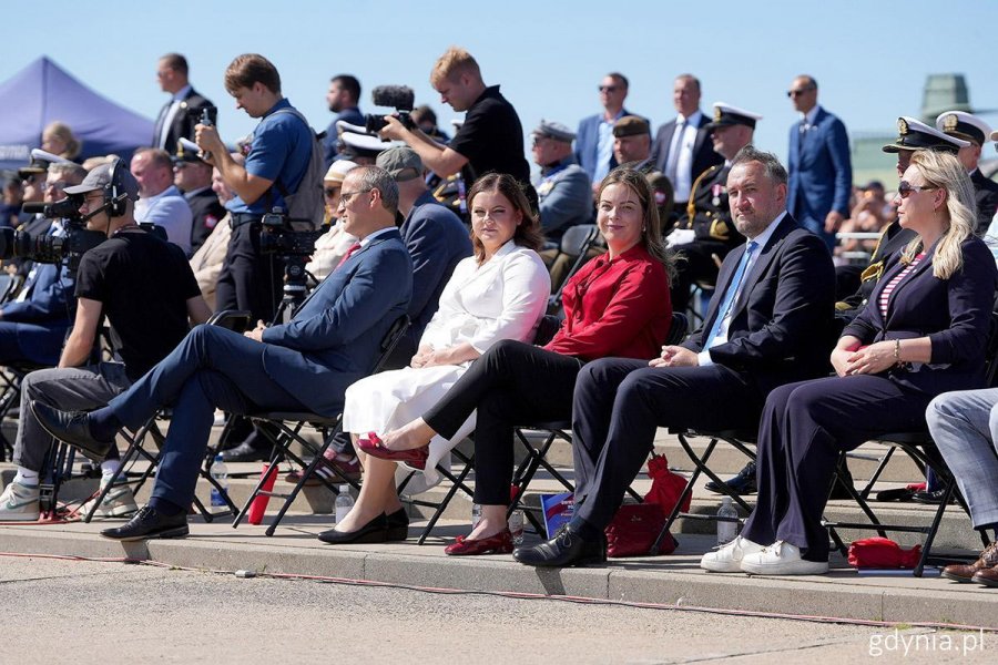 Na zdjęciu m.in.: wicewojewoda pomorski Emil Rojek, prezydent Gdyni Aleksandra Kosiorek oraz wiceprezydenci Gdyni: Oktawia Gorzeńska i Tomasz Augustyniak