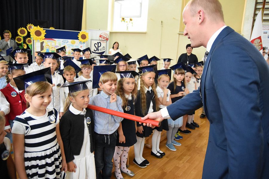 Rozpoczęcie roku szkolnego 2017/2018 w SP nr 10 w Gdyni Chyloni // fot. M. Puszczewicz