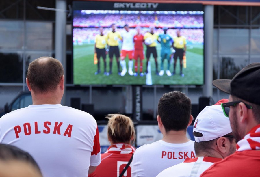 Mieszkańcy zachodniej części Gdyni we wtorek kibicowali Polakom w strefie w Chwarznie-Wiczlinie, fot. Kamil Złoch