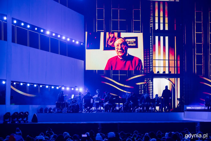 Pojawiły się r&oacute;wnież gdyńskie akcenty. Wyświetlono m.in. materiały filmowe prezentujące osoby związane z naszym miastem. Na zdjęciu: Julian Skelnik, konsul honorowy Kr&oacute;lestwa Danii (fot. Karol Stańczak)
