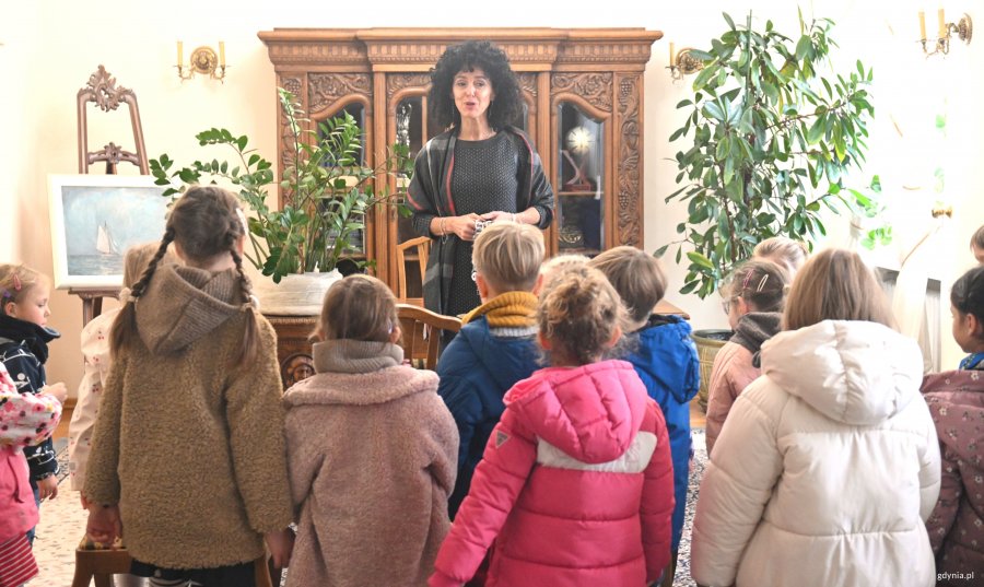 Dzieci w sali ślubów