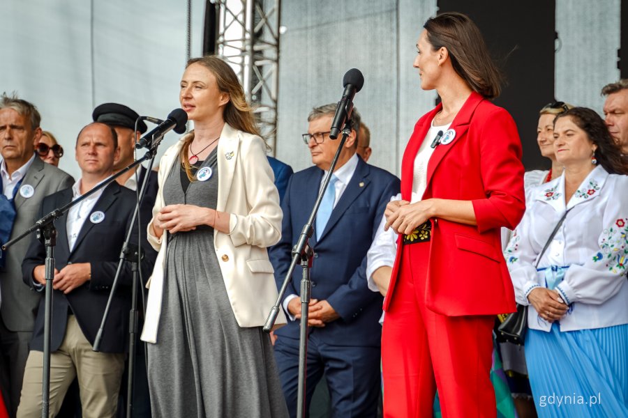 Światowy Zjazd Kaszubów 2025 w Szemudzie - przemawia minister Agnieszka Dziemianowicz-Bąk (fot. Kamil Złoch)
