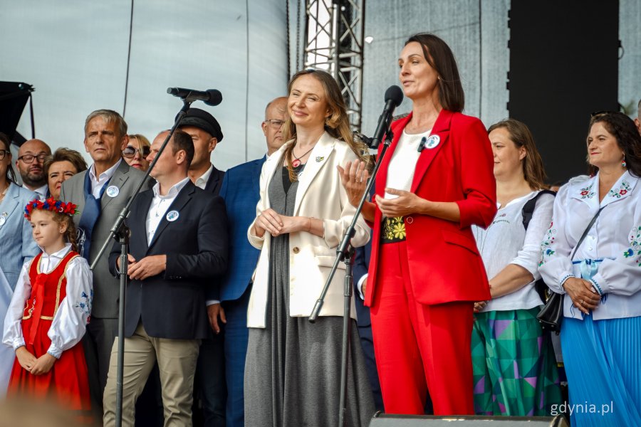 Światowy Zjazd Kaszubów 2025 w Szemudzie - przemawia wojewoda pomorska Beata Rutkiewicz (fot. Kamil Złoch)