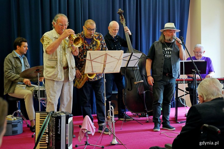 Muzycy grający koncert z okazji 91. urodzin Przemysława Dyakowskiego
