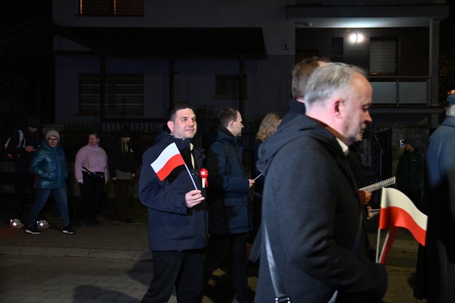 W wieczornej paradzie ulicami Chwarzna-Wiczlina wziął udział m.in. wiceprezydent Maciej Zielonka (fot. Dorota Patzer)