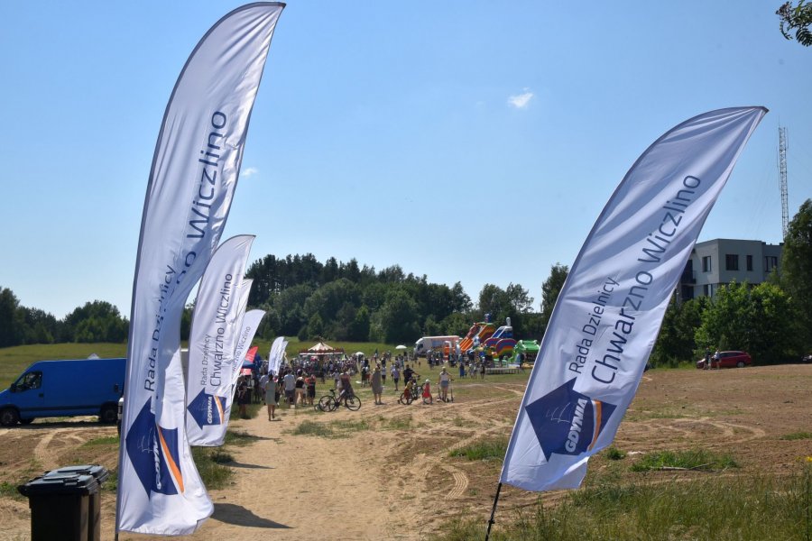 piknik z Ochotniczą Strażą Pożarną Wiczlino i sąsiedzką wymianą w tle na Chwarznie-Wiczlinie. /M.Urbaniak