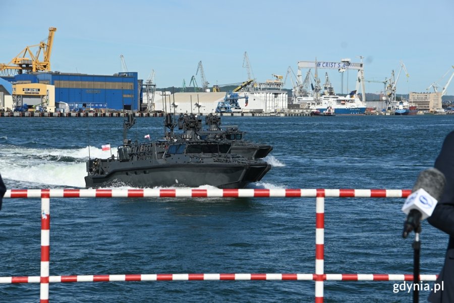 Ćwiczenia wojska w basenie Portu Gdynia (fot. Łukasz Kamasz)