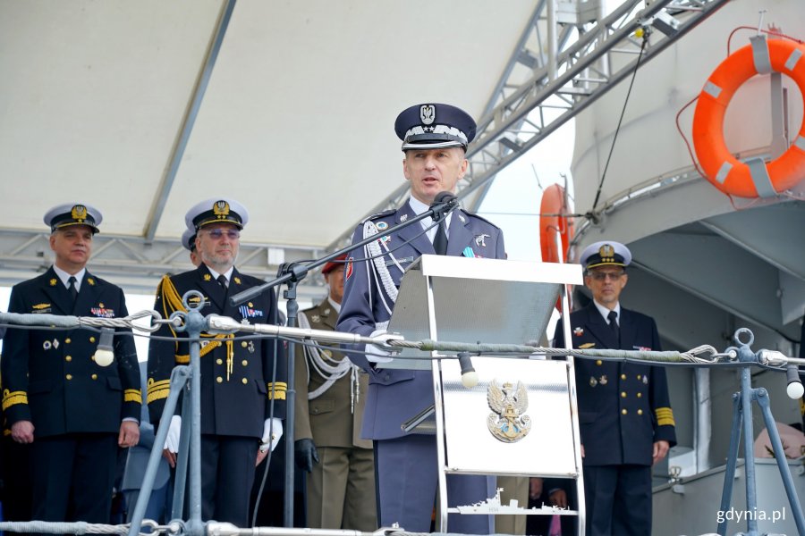 gen. dyw. pil. Ireneusz Nowak &ndash; dow&oacute;dca operacyjny rodzaj&oacute;w sił zbrojnych przemawiający podczas uroczystości przekazania obowiązk&oacute;w dow&oacute;dcy COM - DKM