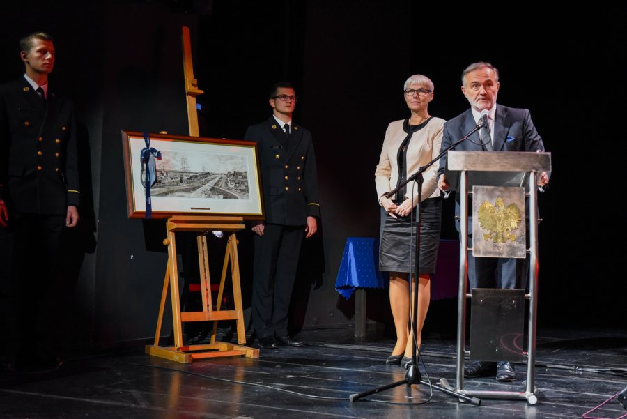 W gali 100-lecia Marynarki Wojennej uczestniczyli: prezydent  Gdyni Wojciech Szczurek oraz przewodnicząca Rady Miasta Joanna Zielińska // fot. st. chor. szt. mar. Piotr Leoniak  
