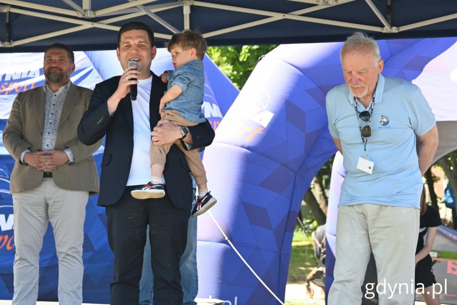 Na zdjęciu (od lewej): przewodniczący Rady Miasta Gdyni Tadeusz Szemiot, wiceprezydent Gdyni Maciej Zielonka, przewodniczący Rady Dzielnicy Orłowo Henryk Wiszniowski (fot. Magdalena Starnawska)