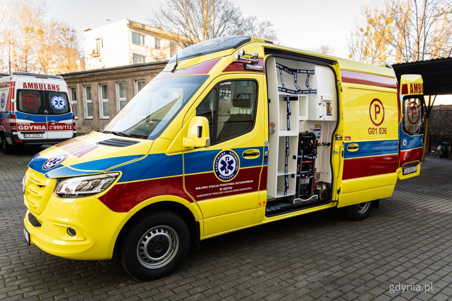 Nowy ambulans zakupiony na potrzeby Miejskiej Stacji Pogotowia Ratunkowego w Gdyni (fot. Kamil Złoch)