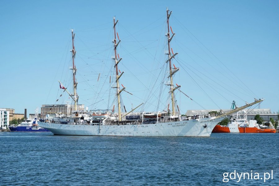 „Dar Młodzieży” (fot. Magdalena Starnawska)