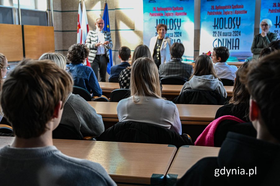 Spotkanie młodzieży z Polskiej Szkoły Średniej im. Ity Kozakiewicz w Rydze w Urzędzie Miejskim w Gdyni. fot. Michał Sałata