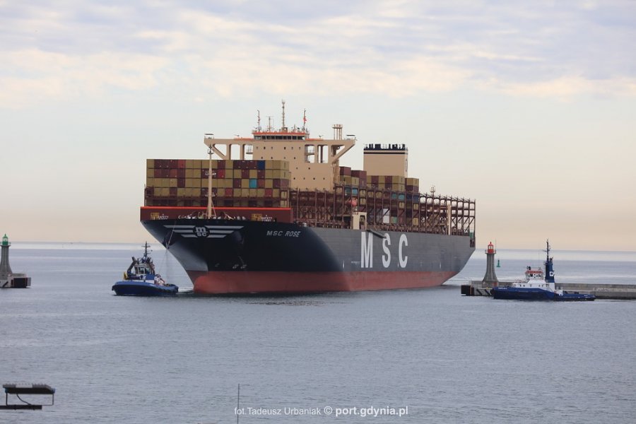 MSC Rose wpływający do Portu Gdynia (fot. Tadeusz Urbaniak // Port Gdynia)