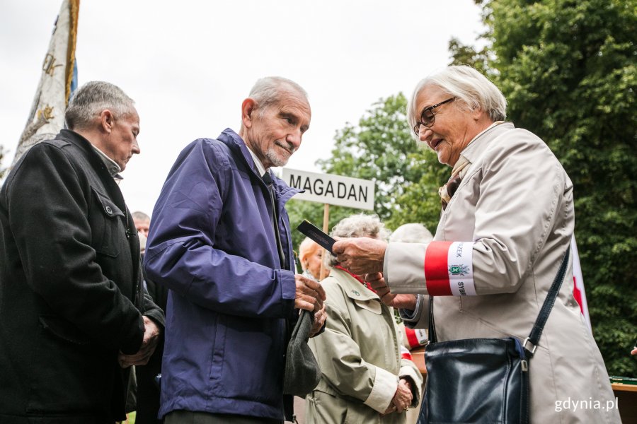 Niedzielne uroczystości z okazji Dnia Sybiraka przed pomnikiem „W hołdzie zesłańcom Sybiru” // fot. Karol Stańczak