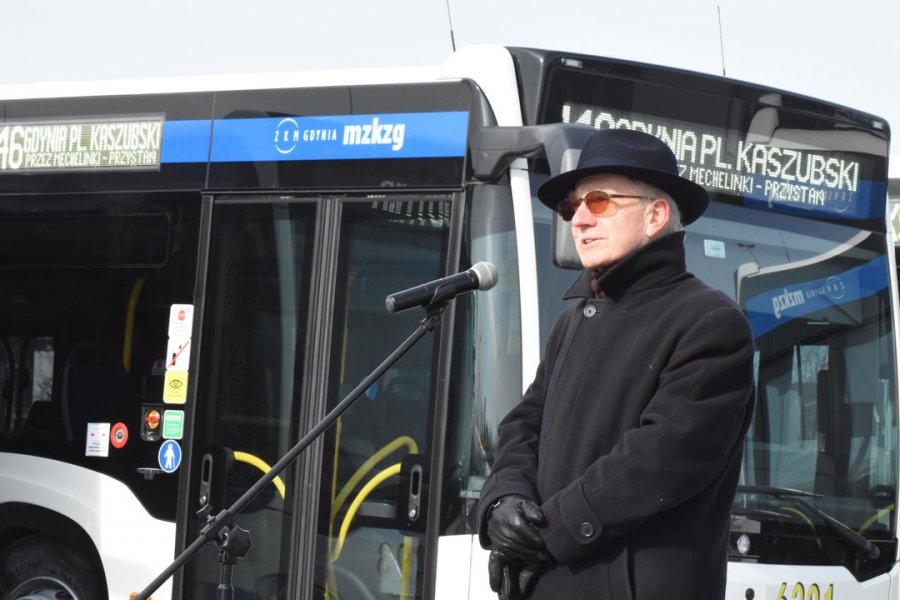 Z Gdyni do Kosakowa nowymi przegubowymi Mercedesami // fot. Lechosław Dzierżak