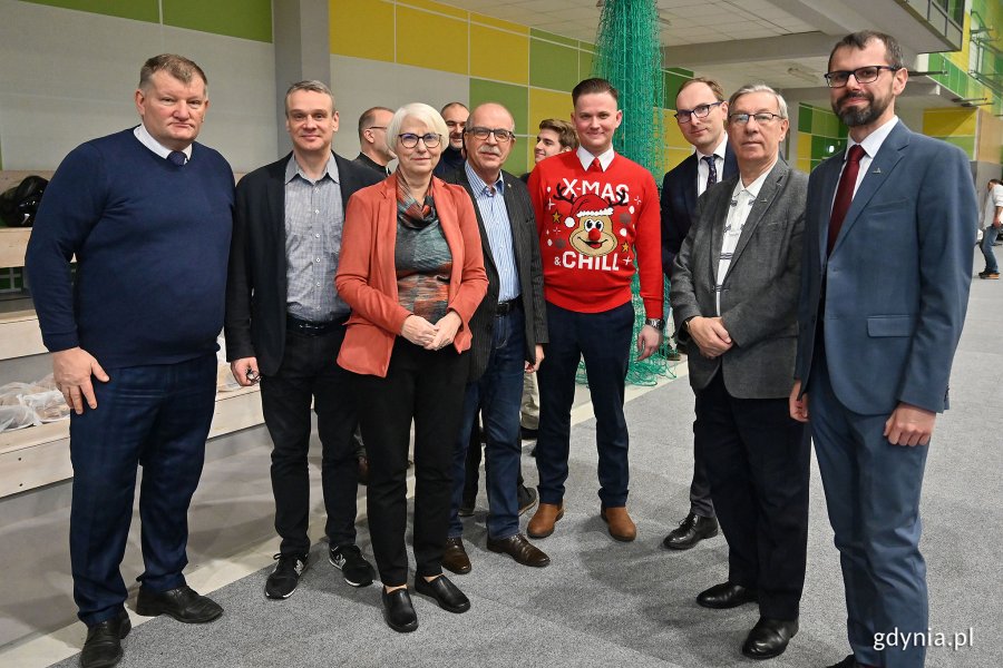 Na zdj. (od lewej): radny Jarosław Kłodziński, wiceprzewodniczący RMG Marcin Wołek, przewodnicząca RMG Joanna Zielińska z mężem, Adam Labuhn, wiceprzewodniczący RMG Jakub Ubych oraz radni: Zenon Roda i Lechosław Dzierżak