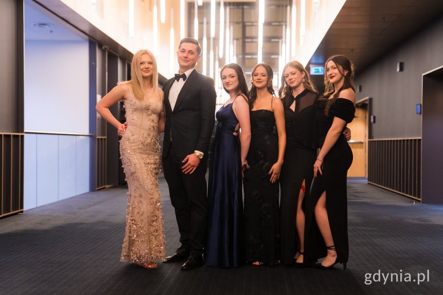 Maturzystki i maturzyści (fot. Paweł Budziński)