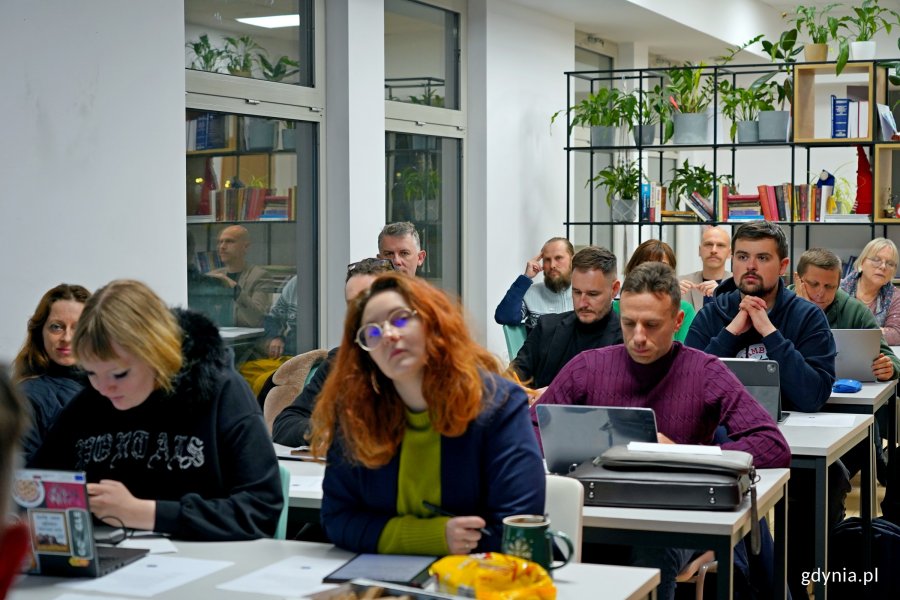 Członkowie Rady ds. Mężczyzn i obserwatorzy podczas IV posiedzenia rady 