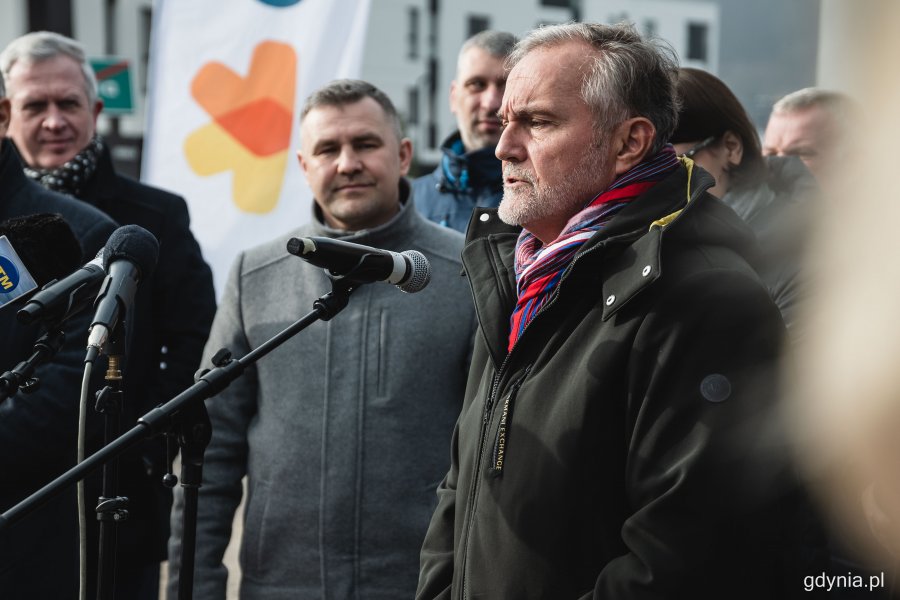 Prezydent Gdyni, Wojciech Szczurek podczas konferencji inaugurującej połączenie sieci ciepłowniczych, fot. Kamil Złoch