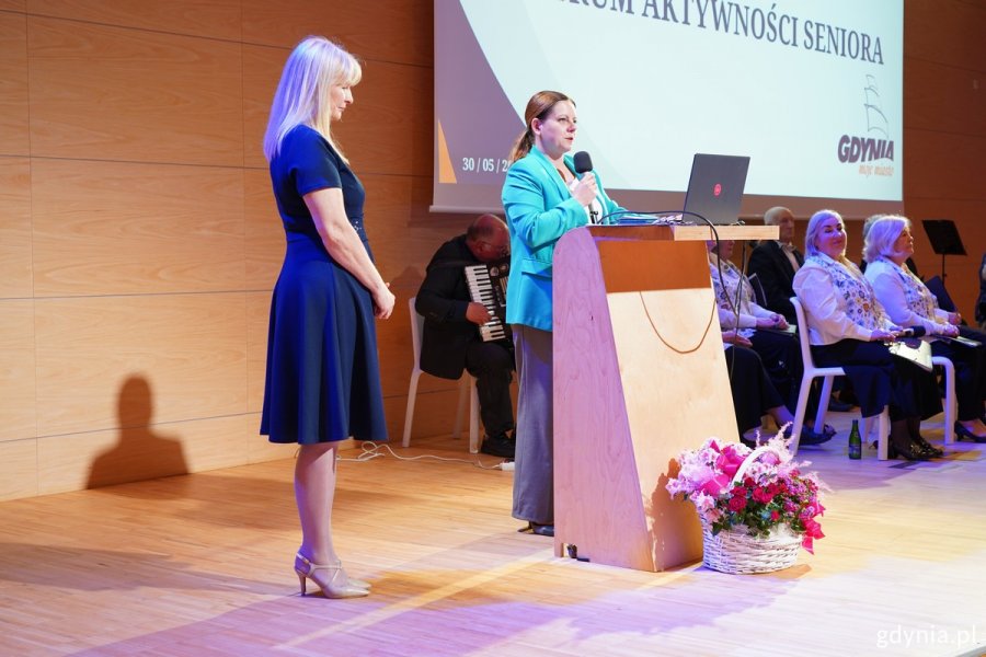 Na scenie prezydent Aleksandra Kosiorek i dyrektor CAS Bożena Zglińska