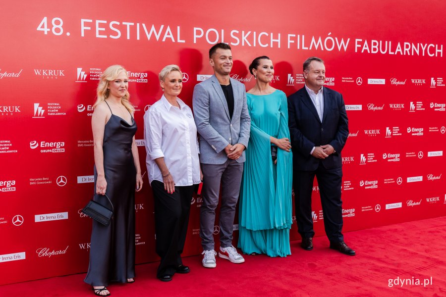 Na zdj. m.in.(od lewej) Paulina Pytlak, Kinga Preis i Katarzyna Herman na czerwonym dywanie