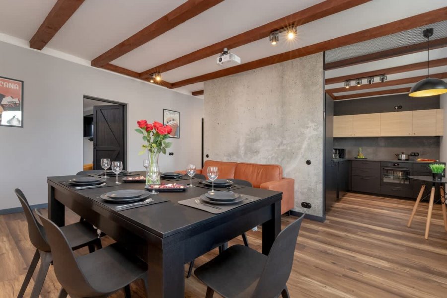 Salon z aneksem kuchennym w apartamencie Władysława IV 30A/9