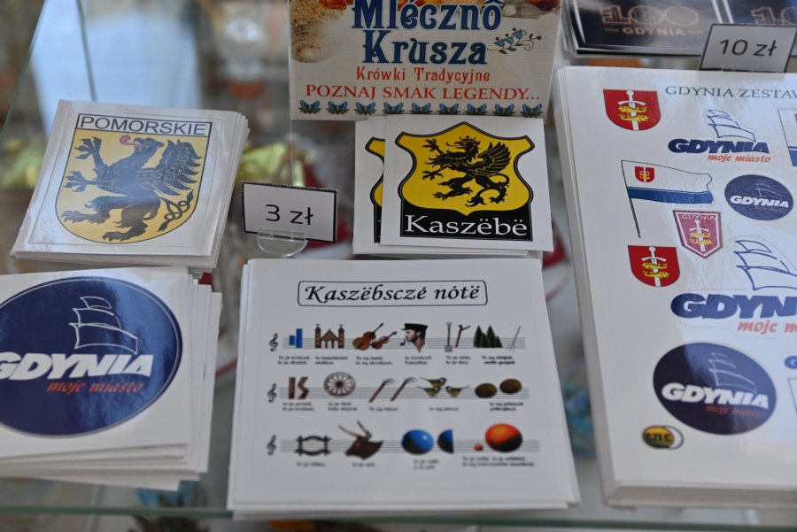 W Miejskiej Informacji Turystycznej można się zaopatrzyć między innymi w kaszubskie nuty