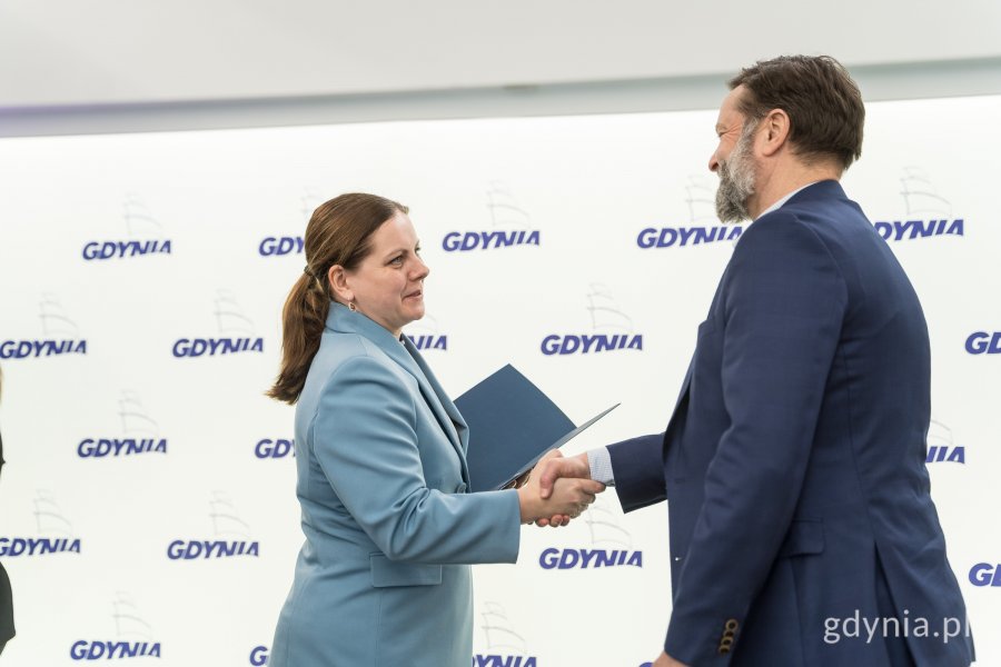 Na zdjęciu (od lewej): Aleksandra Kosiorek, prezydent Gdyni i Piotr Gorzeński, prezes Portu Gdynia (fot. Paweł Budziński)