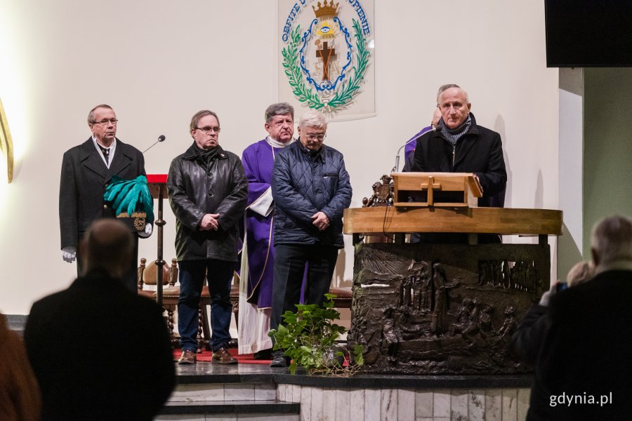 Scena w kościele