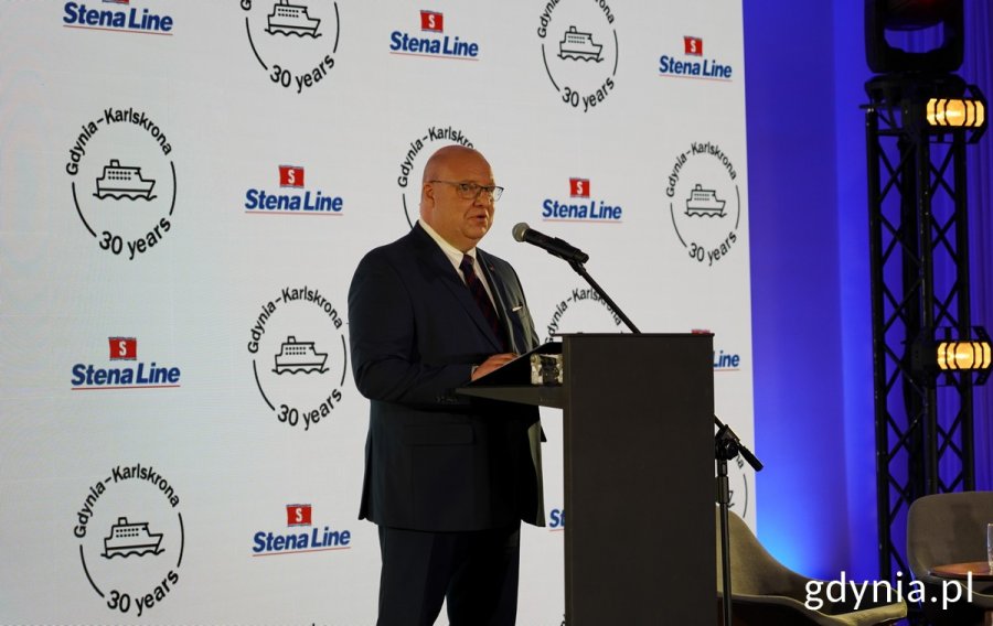 Marek Kiersnowski, dyrektor zarządzający Stena Line Polska przemawia ze sceny