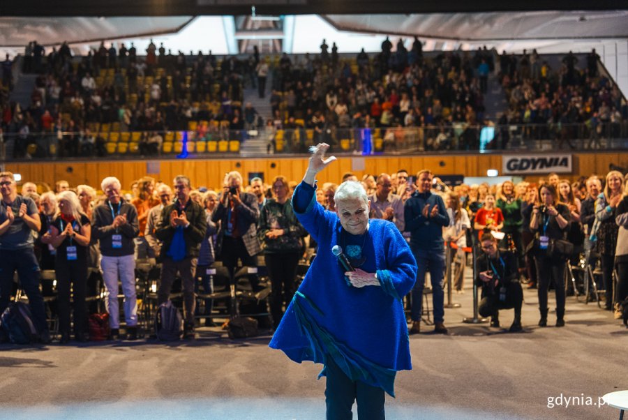 Elżbieta Dzikowska na scenie Polsat Arena Gdynia 