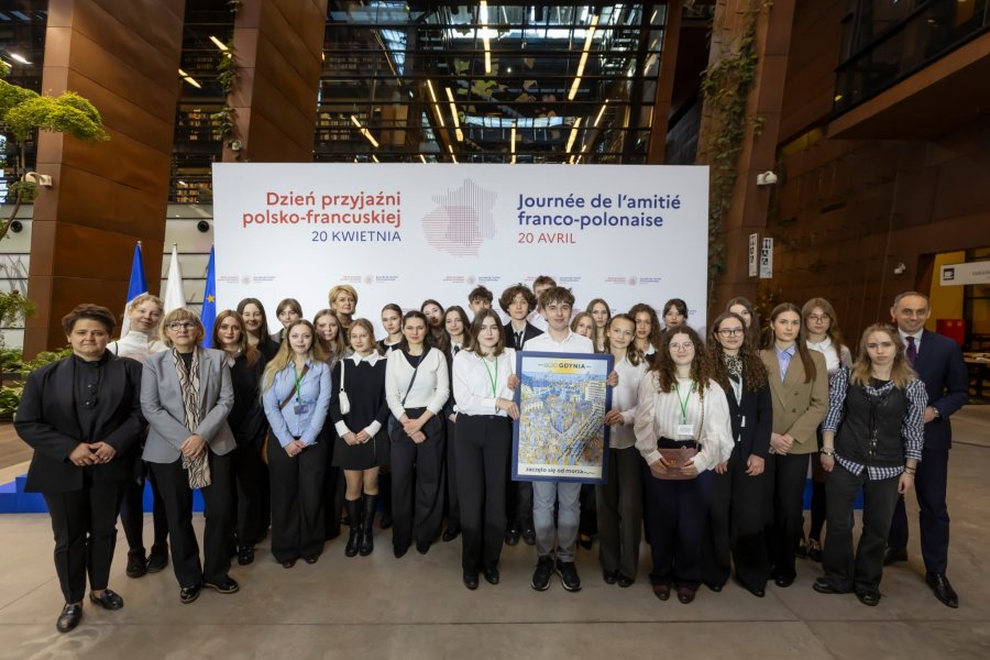 Młodzież z II LO wzięła udział w spotkaniu z prezydentem Francji Emmanuelem Macronem 