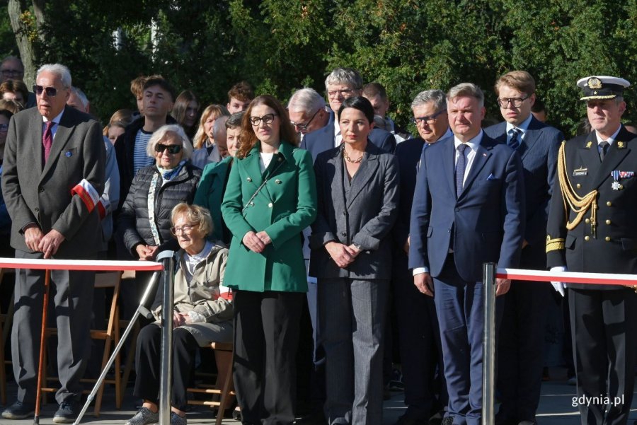 Na zdjęciu m. in.: posłanka Wioleta Tomczak, poseł Paweł Kowalski, radna sejmiku wojew&oacute;dztwa pomorskiego Beata Koniarska, wiceprezydent Gdyni Rafał Geremek, przewodniczący Światowego Związku Żołnierzy Armii Krajowej Krzysztof Jankowski, członek zarządu Światowego Związku Żołnierzy Armii Krajowej Krzysztof Kazubowski (fot. Magdalena Starnawska)