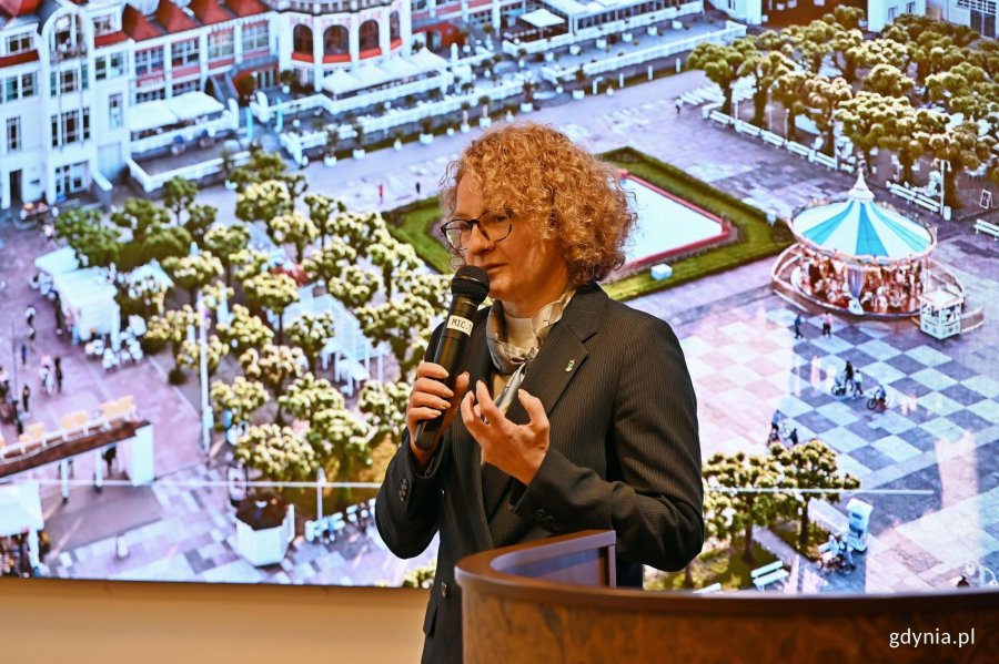 Magdalena Czarzyńska-Jachim &ndash; prezydentka Sopotu przemawiająca podczas konferencji ws. przyznania Tr&oacute;jmiastu tytułu Best of the World 2027 