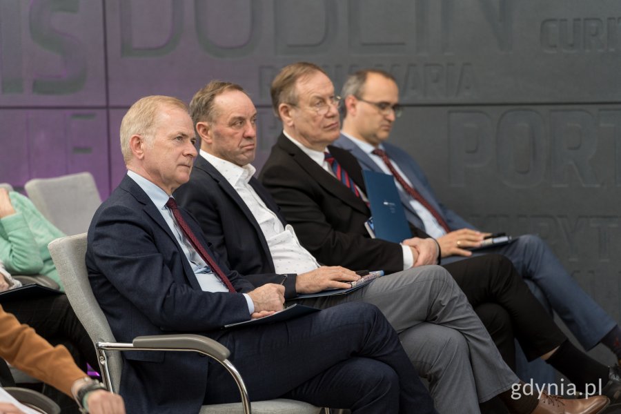 Na zdjęciu (od lewej): senator Sławomir Rybicki, marszałek województwa pomorskiego Mieczysław Struk, konsul Julian Skelnik, wicewojewoda pomorski Emil Rojek (fot. Paweł Budziński)