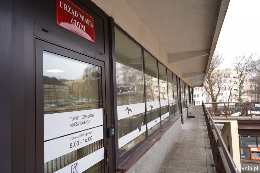 Punkt Obsługi Mieszkańc&oacute;w przy ul. Unruga 39 na Obłużu od zewnątrz