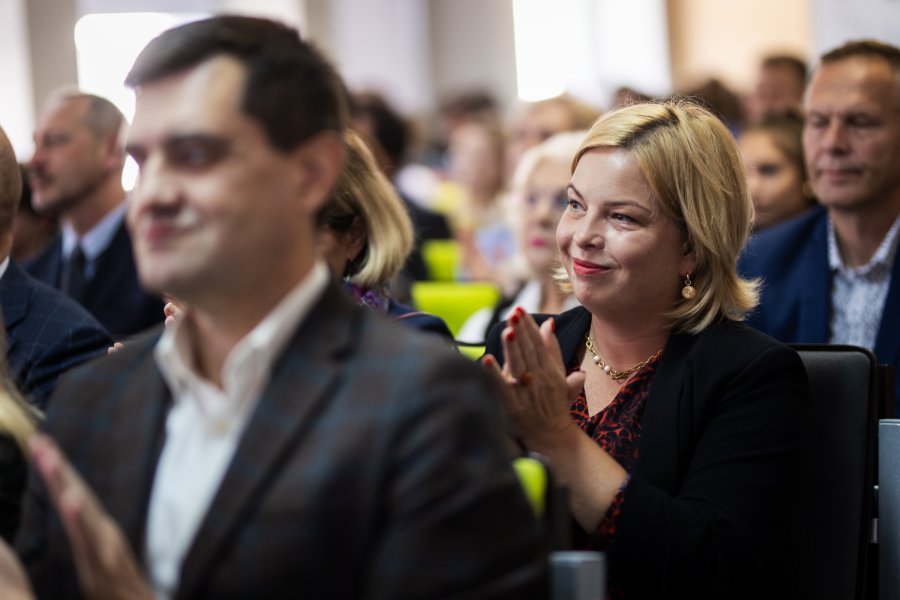 Wiceprezydent Gdyni Oktawia Gorzeńska podczas inauguracji roku akademickiego na Uniwersytecie WSB Merito w Gdyni