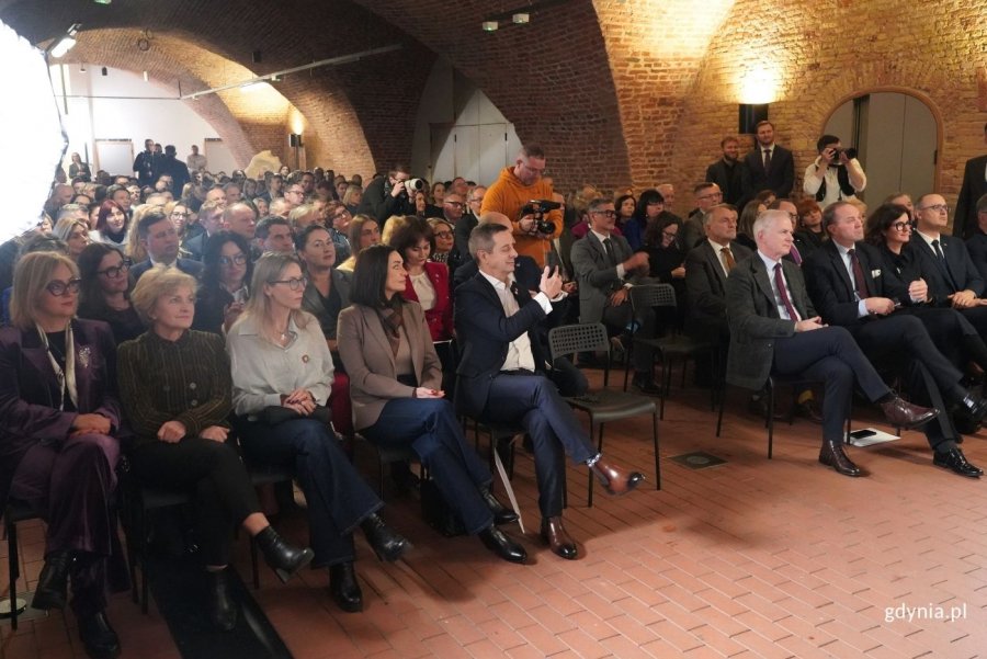 W spotkaniu wzięli udział przedstawiciele władz państwowych i samorządowych. Na zdjęciu (od lewej) m.in.: eurodeputowana Magdalena Adamowicz, posłanka Agnieszka Buczyńska, posłanka Magdalena Sroka (fot. Magdalena Starnawska)