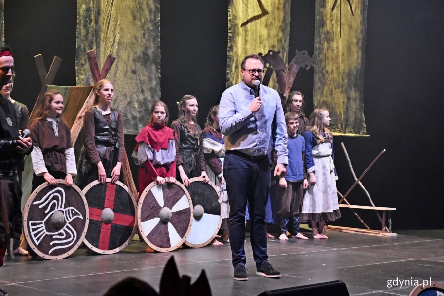Bal karnawałowy „Rejs do krainy Wikingów” w Gdynia Arenie. Imprezę otworzył Marek Łucyk, wiceprezydent Gdyni // fot. Paweł Kukla