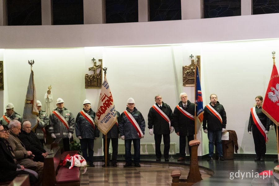 Przedstawiciele NSZZ „Solidarność” w kościele pw. Matki Bożej Nieustającej Pomocy i św. Piotra Rybaka
