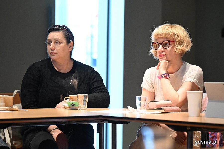 Od lewej siedzą członkinie GRK: Inessa Lerner i Magdalena Rosman 