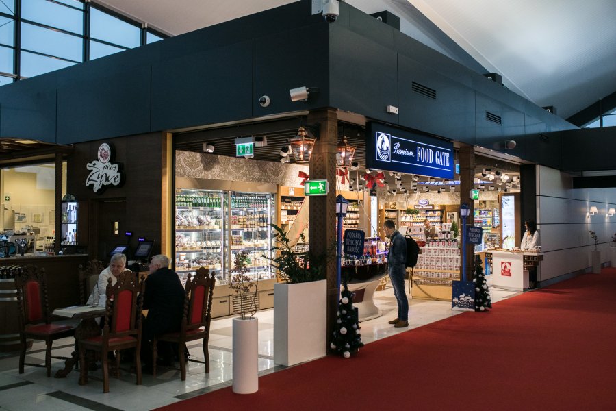 Nowe sklepy i restauracje na lotnisku w Gdańsku // fot. Karol Stańczak