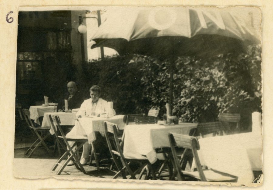 Zdjęcie archiwalne gdyńskich ogr&oacute;dk&oacute;w gastronomicznych (źr&oacute;dło/Muzeum Miasta Gdyni)