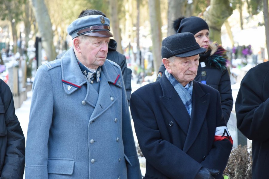 Goście na uroczystości odsłonięcia tablicy poświęconej pamięci Stefana Wendorffa, fot. Michał Kowalski