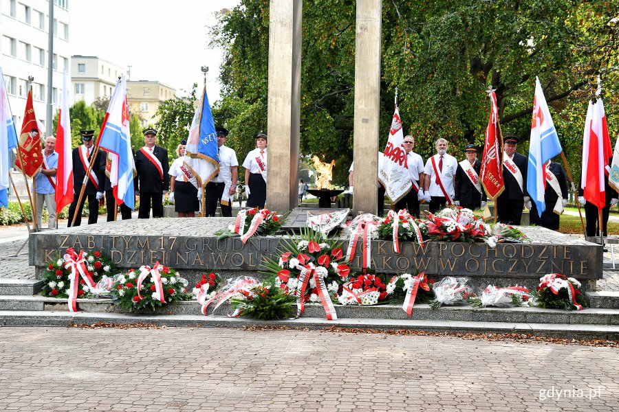 Sobotnie uroczystości pod pomnikiem, fot. Michał Puszczewicz